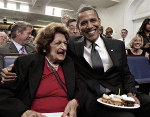 Helen Thomas and President Obama celebrate their birthdays with cupcakes. 