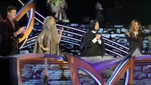 Robin Thicke, Jenny "Dumbledore" McCarthy Wahlberg, Ken "Snape" Jeong & Nicole "Hermione Granger" Scherznger celebrate Harry Potter Night on the Masked Singer. (Photo property of FOX's Michael Becker)