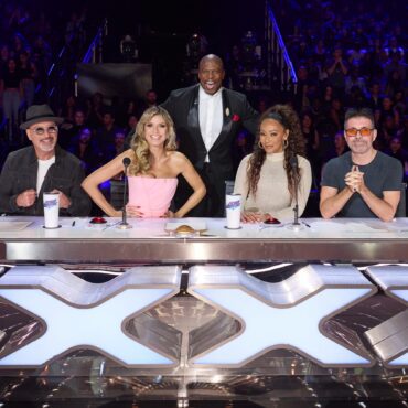 Howie, Heidi, Terry, Mel B, and Simon pose together during a taping of AGT: Fantasy League (Photo property of NBC)